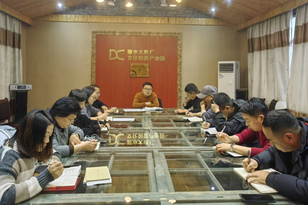 81185ca5a0270ceecd3209b7c1b3c68.jpg 81185ca5a0270ceecd3209b7c1b3c68.jpg