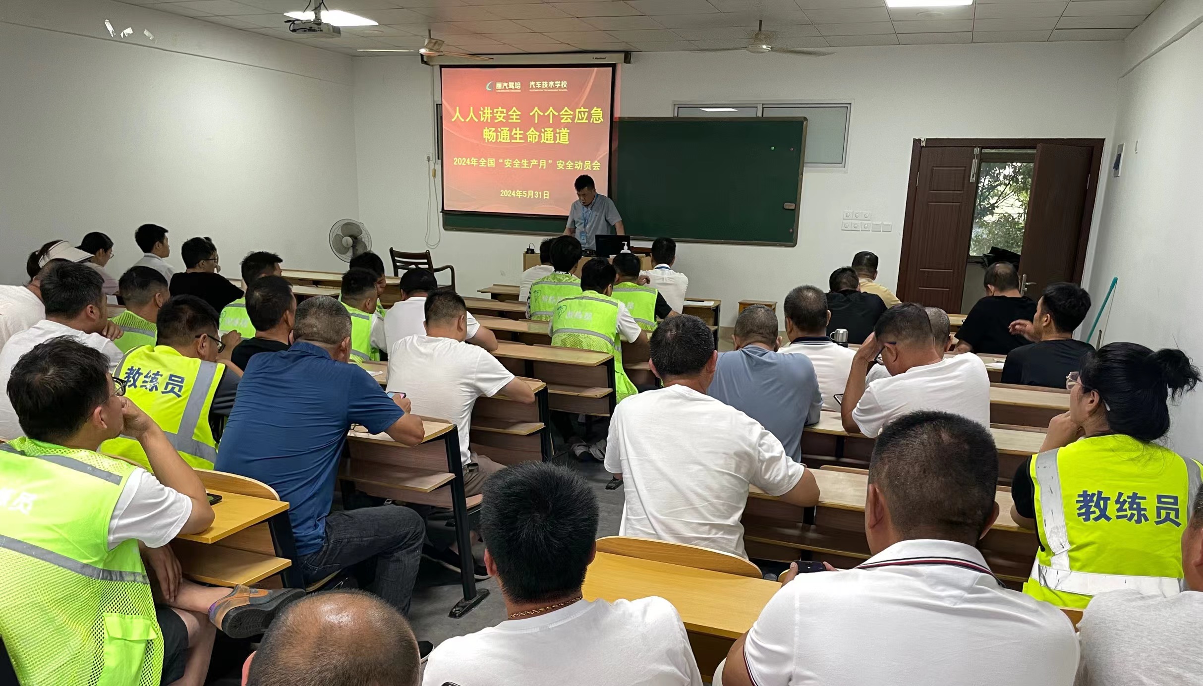 71d158d82095cba486eb861ea78d911.jpg 71d158d82095cba486eb861ea78d911.jpg